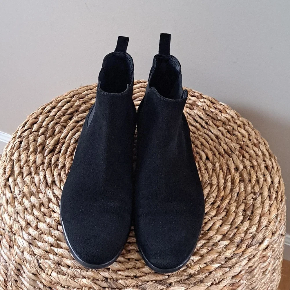 M. Gemi Womens Black Perforated Suede Ankle Booties‎ Elastic Sides EU40/US9.5